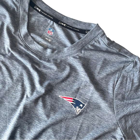 NWT NFL Fan Gear Woman’s New England Patriots Logo T-Shirt Size Large - Picture 6 of 16